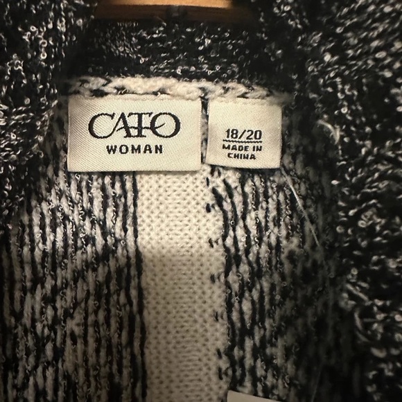 Cato Monochrome Geometric Knit Cardigan - Picture 2 of 3